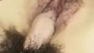 年轻少妇开房打炮，小骚货扭着屁股说下面全是淫水.