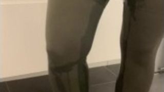 Pissing my stretch pants - Tisser i stockings