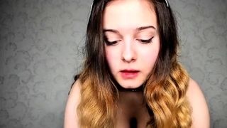 Good-sized hooter brunette strokes on web web cam