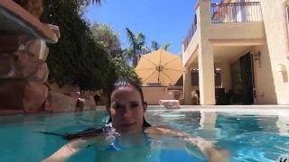 Kinky cougar Sofie Marie Creampied While Having lovemaking In Pool