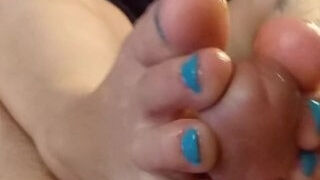 Point of view Close Up feetjob / Toejob mind-blowing Blue Toes