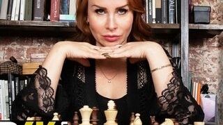 Instead of playing boring chess game, guy screws her