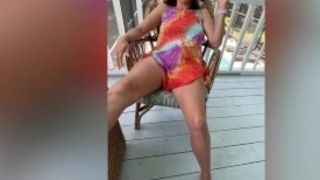 'Beach babe bare feet upskirt pussy peeks while talking mental health & therapy and gaining weight & meal plan - Lelu Love'