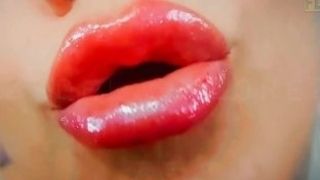 Lipgloss & Kisses: queen Lips Fetish ASMR with Binaural bashes