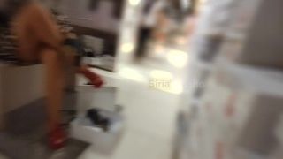 Shopping erotico (parte 1/3) - Prova le scarpe in negozio e fa la troia (dialoghi italiano)