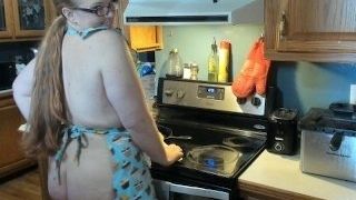 Tradwife Makes Her hubby Breakfast In Nothing But An Apron